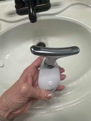 Enfant dormant avec l'oreiller Le P'tit Loup