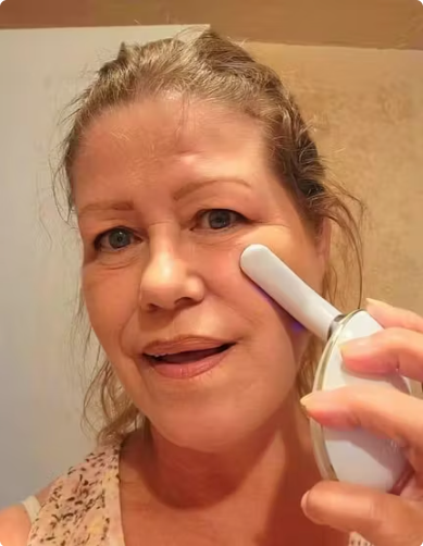 Enfant dormant avec l'oreiller Le P'tit Loup